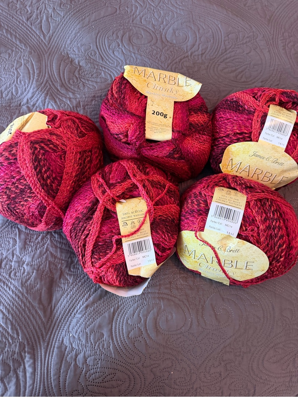 James Brett Marble HUGE skeins 200 g Chunky Yarn - Red Multicolor